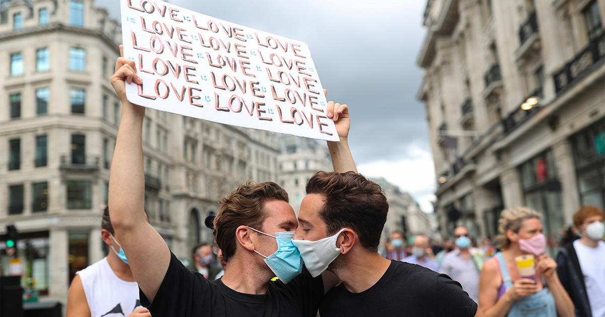 Tại sao việc loại bỏ tận gốc sự kỳ thị, phân biệt đối xử với người LGBT lại khó đến vậy