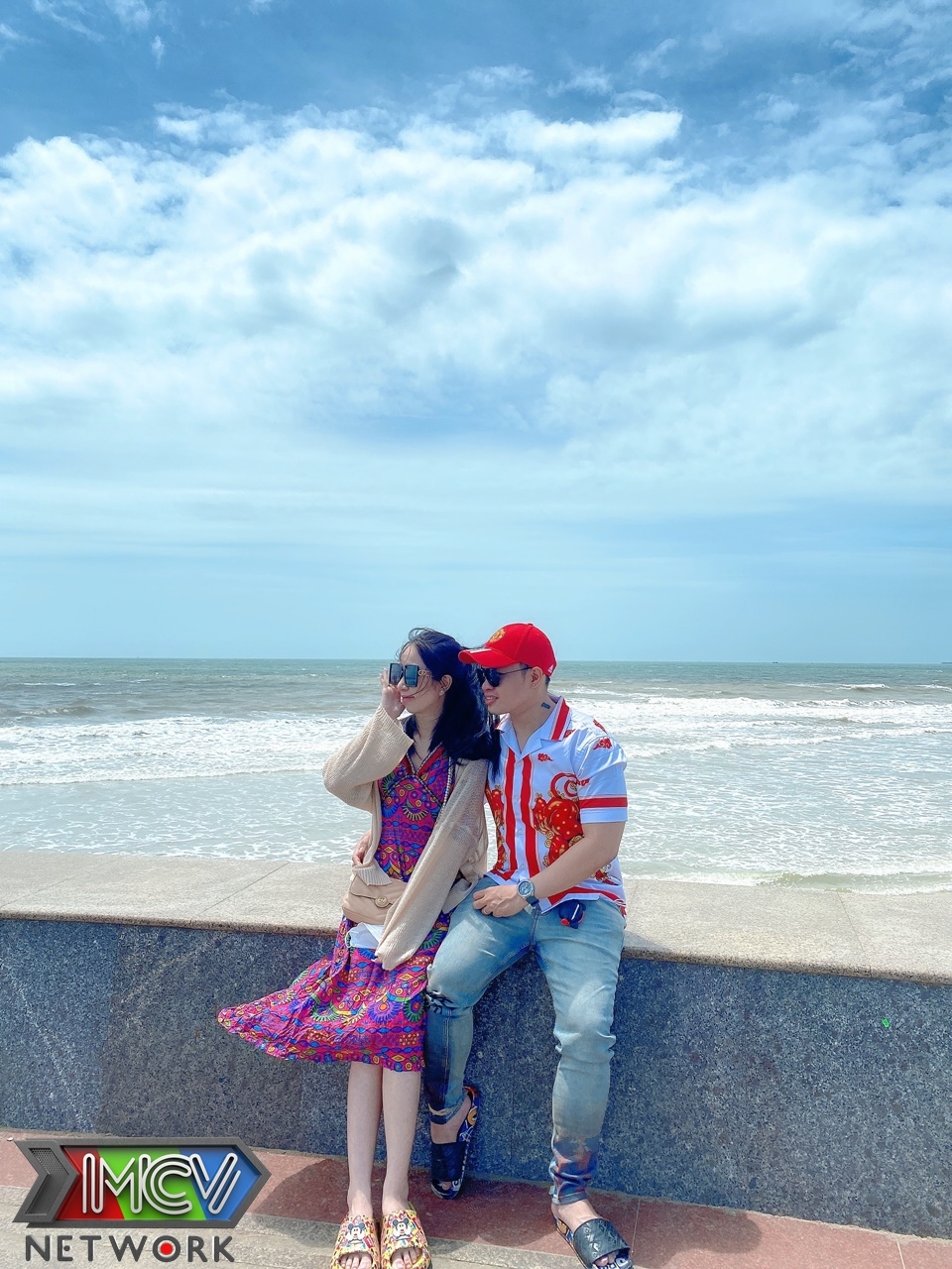 12 năm trưởng thành cùng nhau, cặp đôi 'thanh xuân' về chung mái ấm