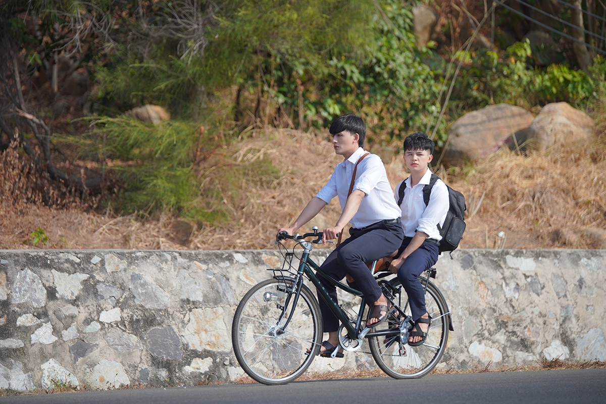 Lần đầu đóng phim Boy’s Love, học trò Lâm Khánh Chi diễn xuất ra sao?