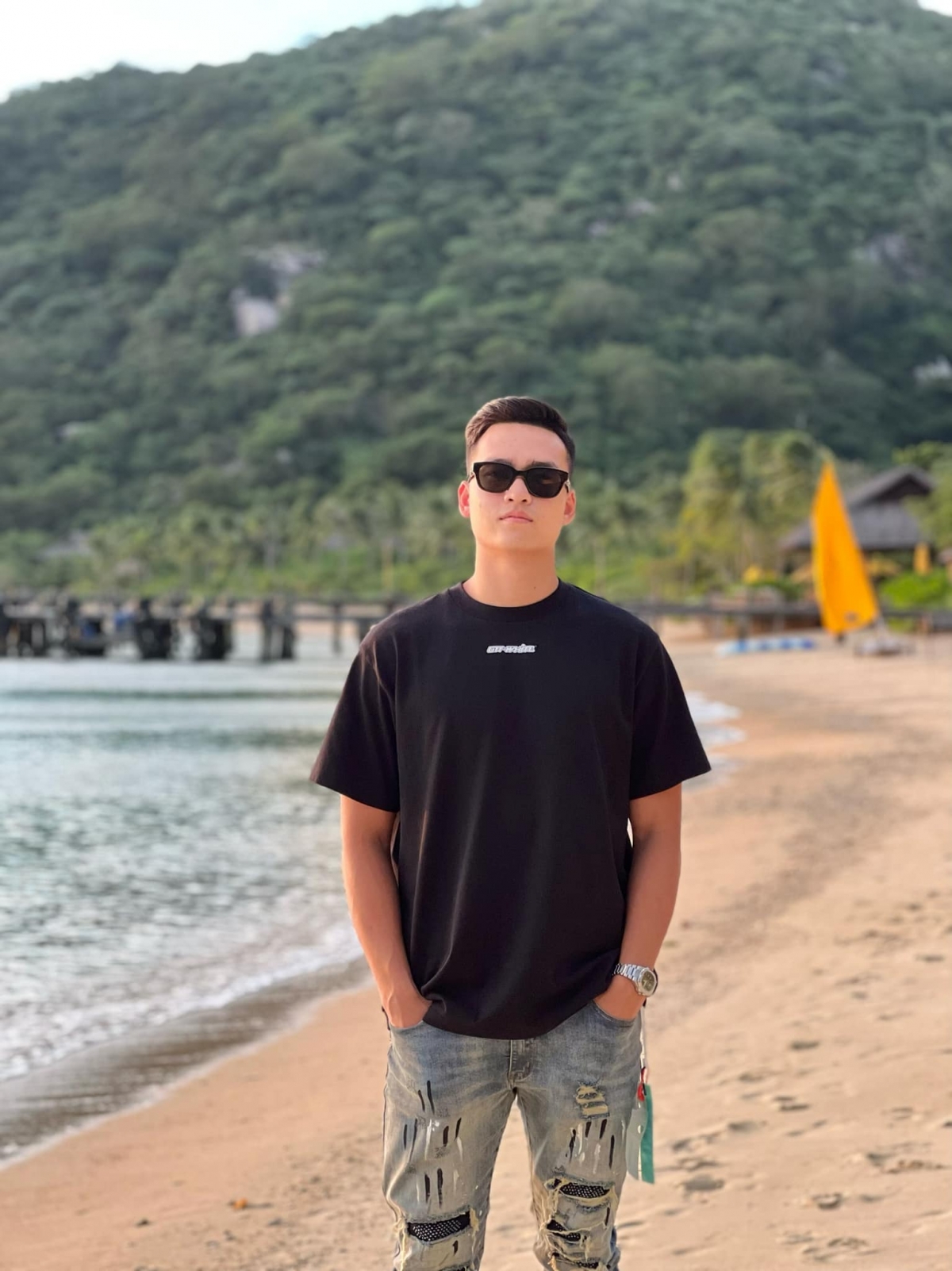 Tân đội trưởng U23 Việt Nam đẹp trai ngời ngời, không khác gì người mẫu