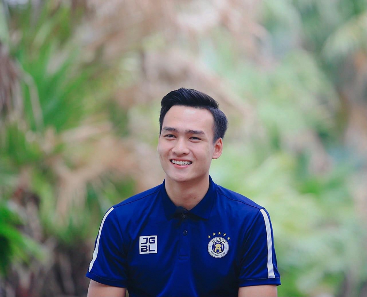 Tân đội trưởng U23 Việt Nam đẹp trai ngời ngời, không khác gì người mẫu