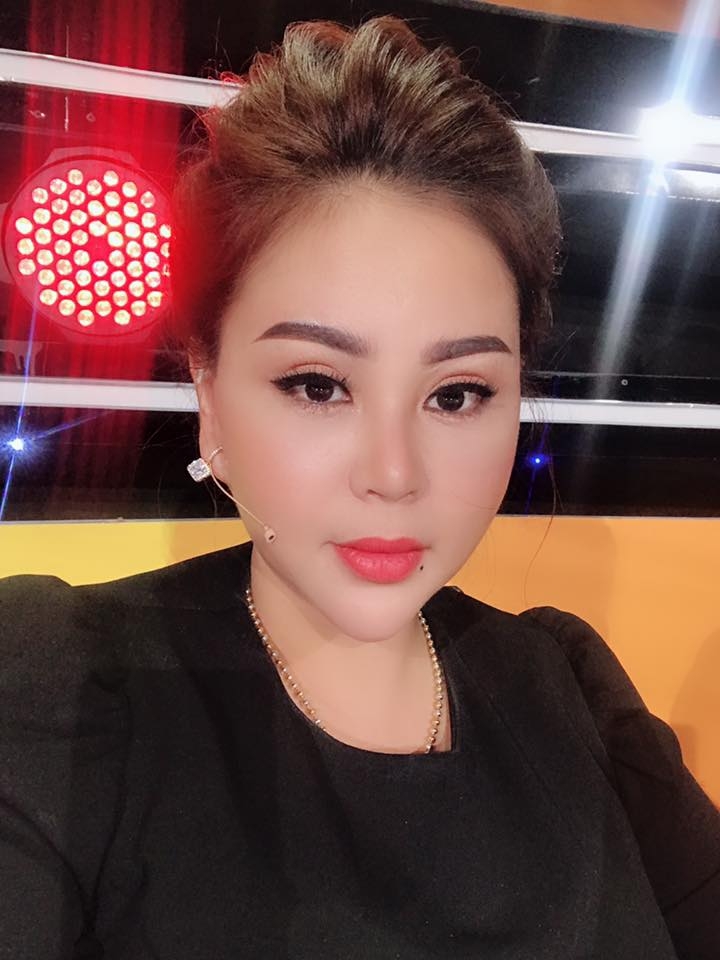 Lê Giang: Tuổi 50 vẫn trẻ trung xinh đẹp, phát triển sự nghiệp và chăm cháu mọi nơi Lê Giang: Tuổi 50 vẫn trẻ trung, phát triển sự nghiệp và chăm cháu mọi nơi