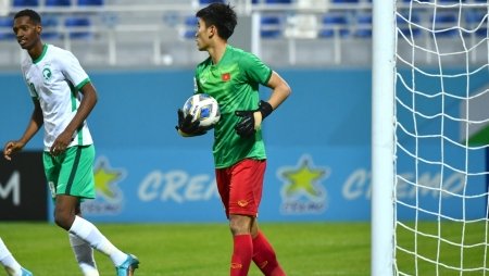 Trớ trêu U23 Việt Nam mất thủ môn ở giữa trận, Nhâm Mạnh Dũng về 'gác đền'