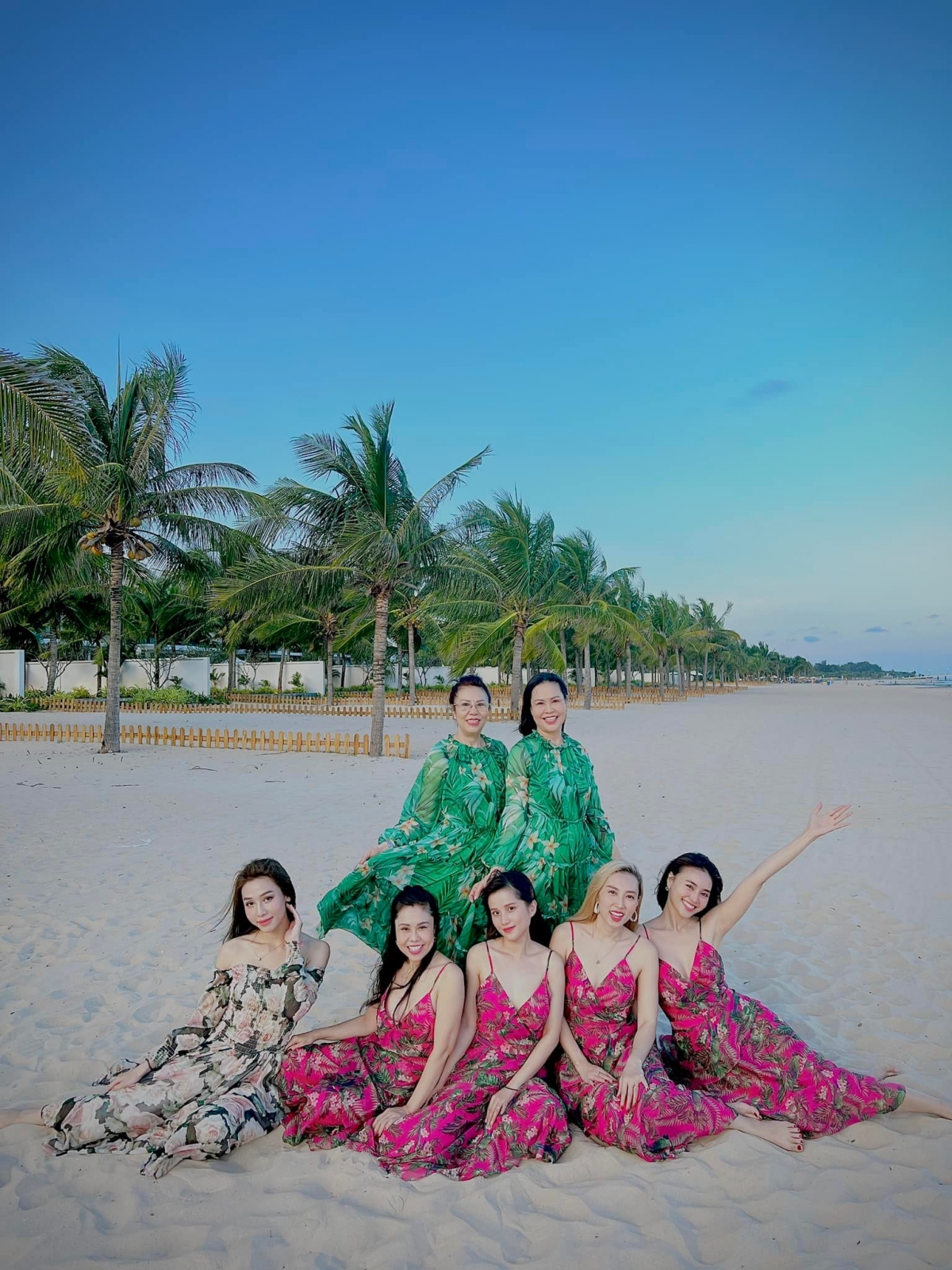 Ninh Dương Lan Ngọc khoe ảnh cả gia đình đi du lịch biển, nhan sắc phụ huynh “xì tin” đến bất ngờ Ninh Dương Lan Ngọc khoe ảnh phụ huynh 'xì tin' đến bất ngờ