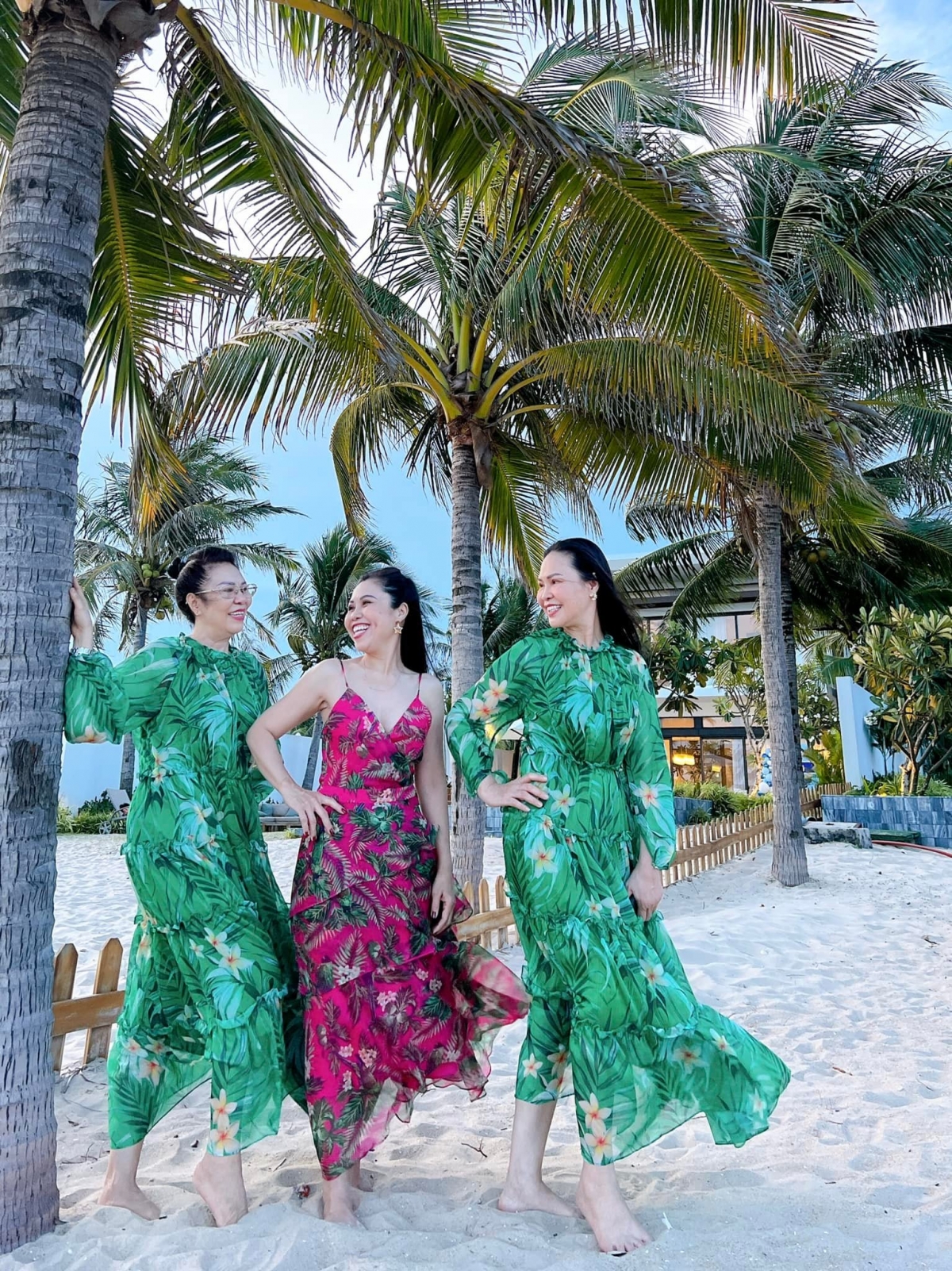 Ninh Dương Lan Ngọc khoe ảnh cả gia đình đi du lịch biển, nhan sắc phụ huynh “xì tin” đến bất ngờ Ninh Dương Lan Ngọc khoe ảnh phụ huynh 'xì tin' đến bất ngờ