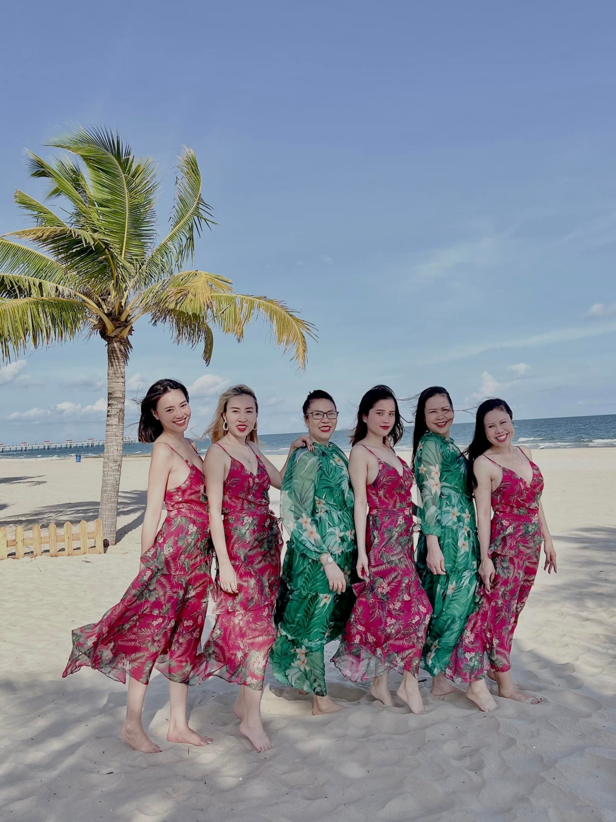 Ninh Dương Lan Ngọc khoe ảnh cả gia đình đi du lịch biển, nhan sắc phụ huynh “xì tin” đến bất ngờ Ninh Dương Lan Ngọc khoe ảnh phụ huynh 'xì tin' đến bất ngờ