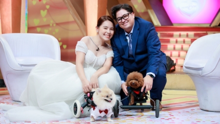 Vợ Việt chồng Tây chuyên làm xe lăn cho thú cưng tiết lộ chuyện hôn nhân