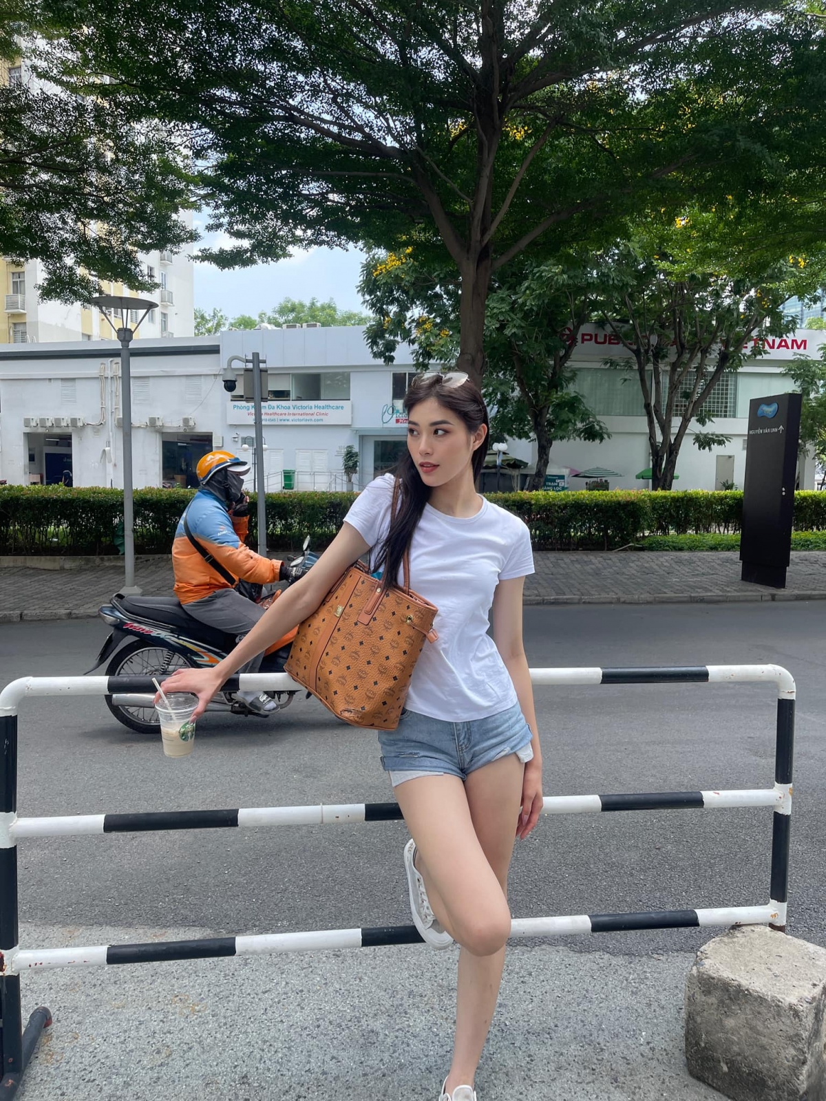 Vẻ đẹp quyến rũ của 'hoa khôi bóng chuyền' lọt top 10 Hoa hậu Hoàn vũ Việt Nam