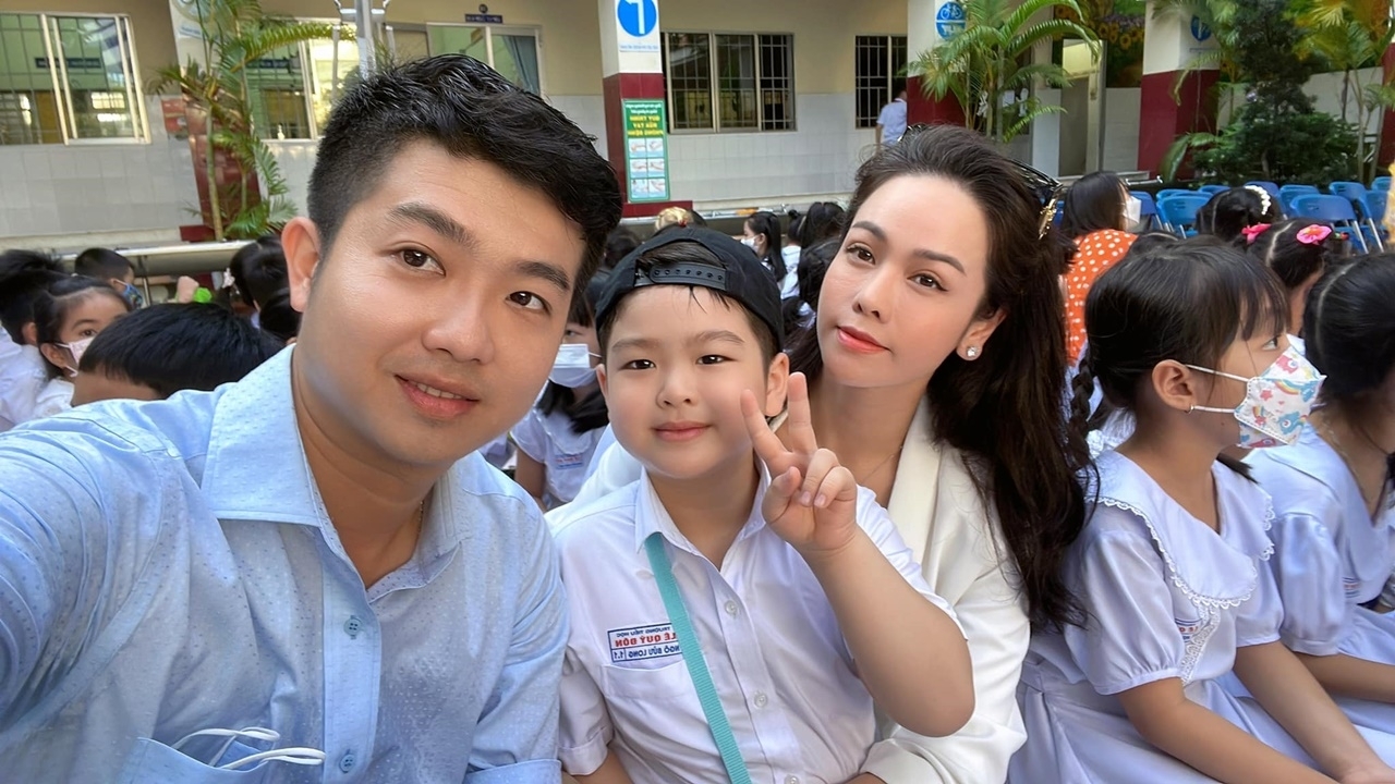 Nhật Kim Anh 'tái hợp' cùng chồng cũ trong lễ tổng kết năm học của con trai