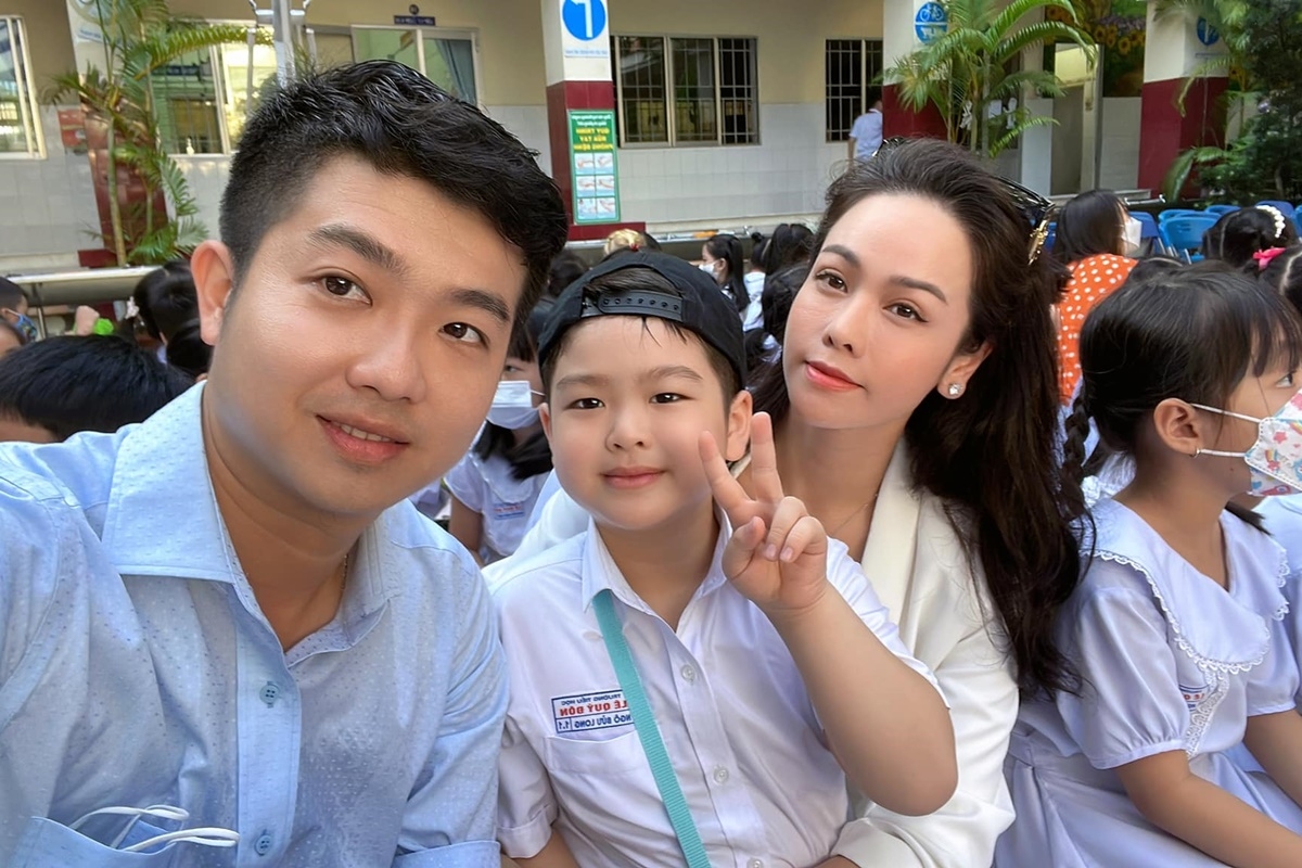 Nhật Kim Anh 'tái hợp' cùng chồng cũ trong lễ tổng kết năm học của con trai