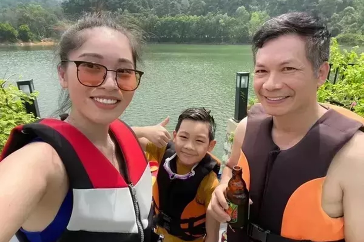 Bà xã Shark Hưng chia sẻ khoảnh khắc hạnh phúc cùng con riêng của chồng Bà xã Shark Hưng chia sẻ khoảnh khắc hạnh phúc cùng con riêng của chồng