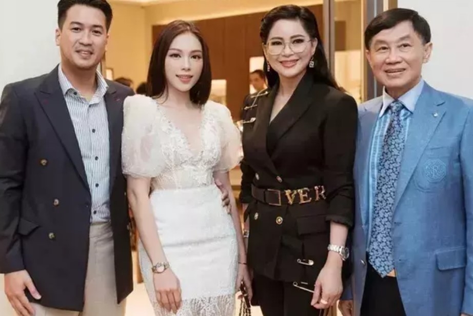 Phillip Nguyễn - em chồng Hà Tăng tung bộ ảnh bên bạn gái trước tin đồn sắp cưới