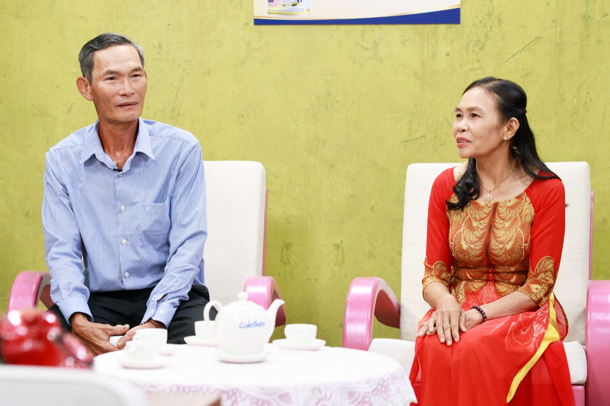 Quyền Linh xúc động vì đôi vợ chồng nghèo ‘sụp đổ’ khi con trai gặp tai nạn Quyền Linh xúc động vì câu chuyện đẫm nước mắt của vợ chồng nghèo