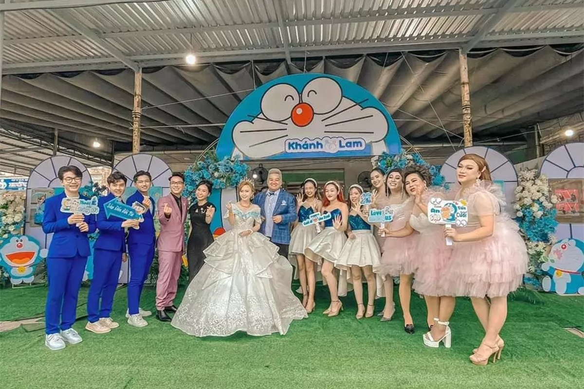 Cô dâu - chú rể Bạc Liêu mang tuổi thơ vào đám cưới ngập tràn Doraemon