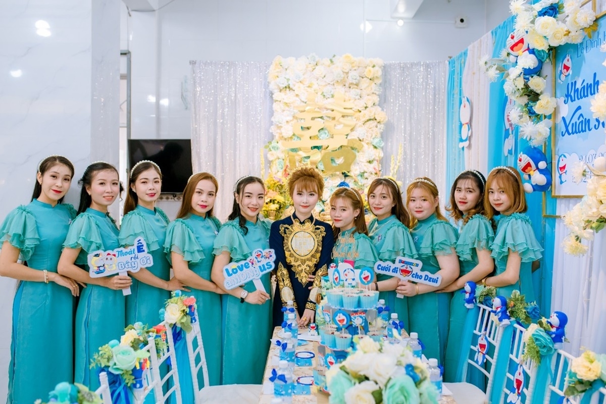 Cô dâu - chú rể Bạc Liêu mang tuổi thơ vào đám cưới ngập tràn Doraemon
