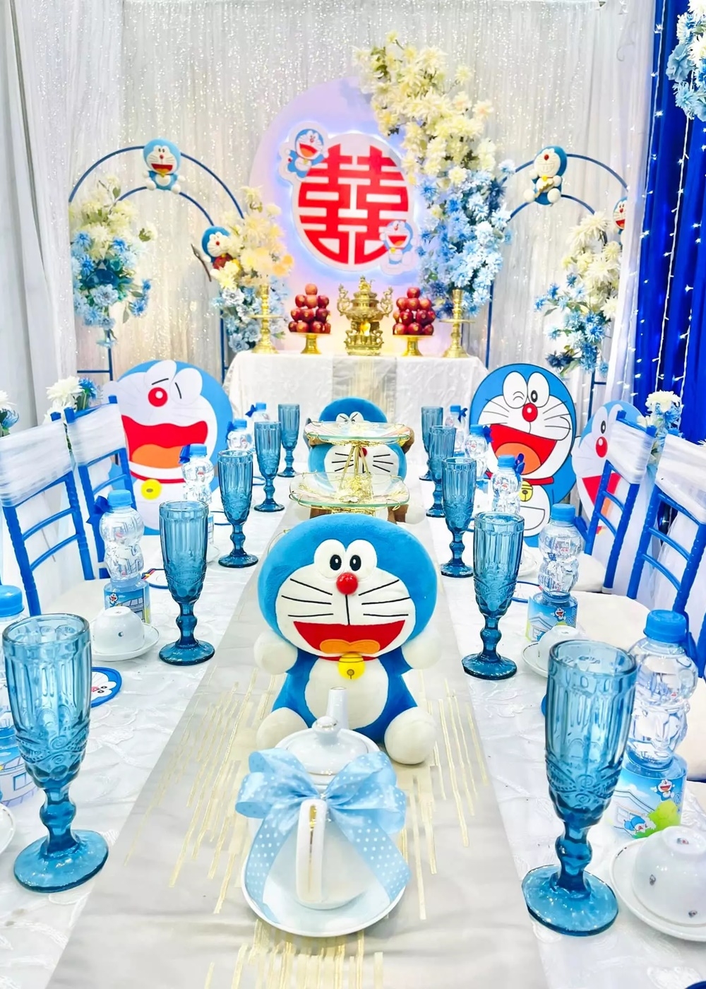 Cô dâu - chú rể Bạc Liêu mang tuổi thơ vào đám cưới ngập tràn Doraemon