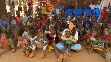 Hoa hậu Thùy Tiên: Mang cả trái tim của người Việt lan tỏa đến vùng đất châu Phi