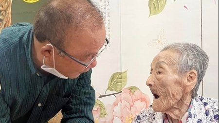 HLV Park tổ chức lễ mừng thọ cho mẹ 100 tuổi, chia sẻ xúc động về tuổi thơ