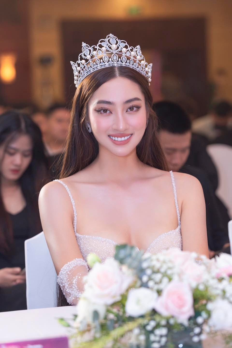 Hoa hậu Lương Thùy Linh công khai kết quả tốt nghiệp ĐH Ngoại thương