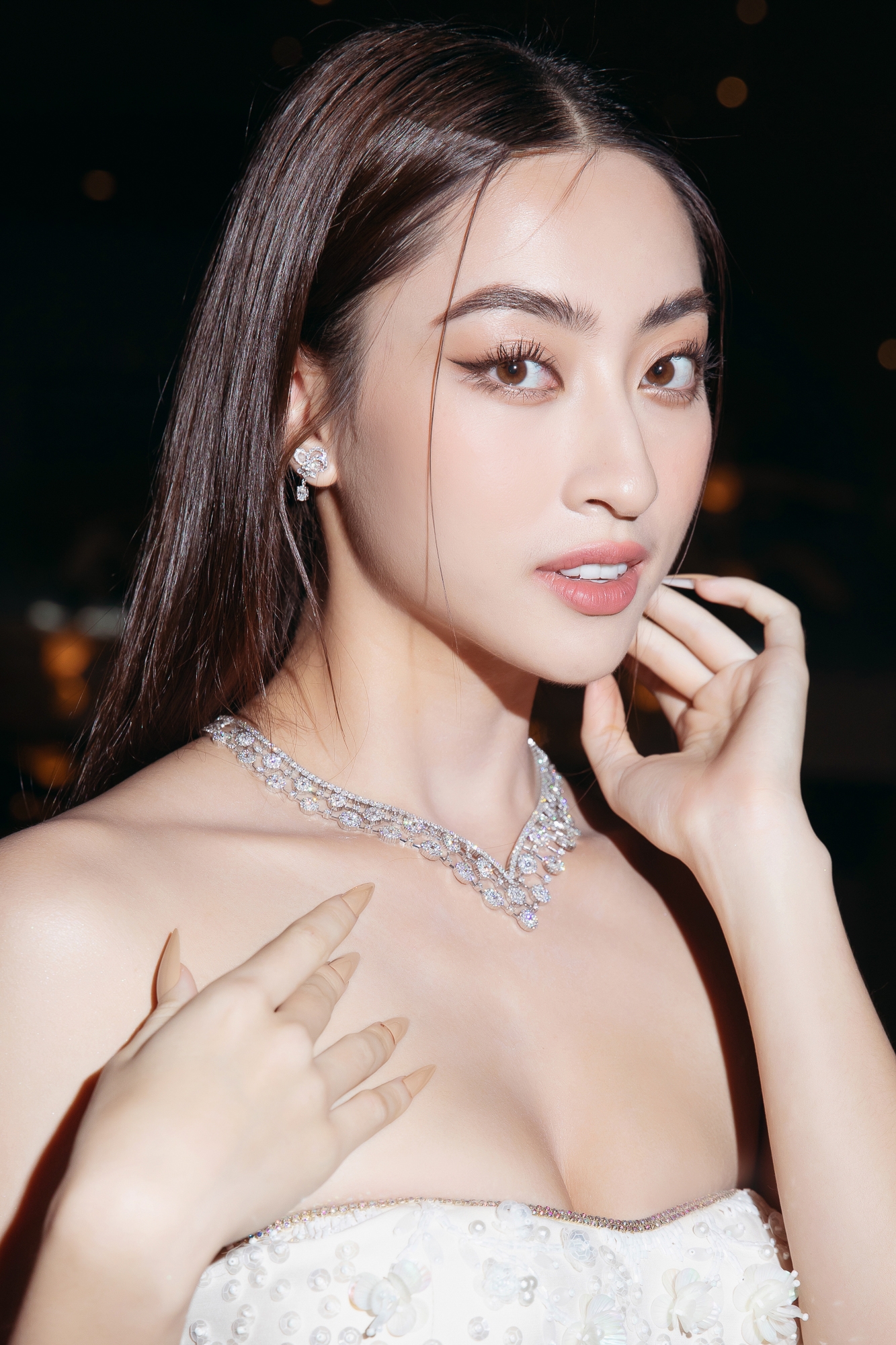 Hoa hậu Lương Thùy Linh công khai kết quả tốt nghiệp ĐH Ngoại thương