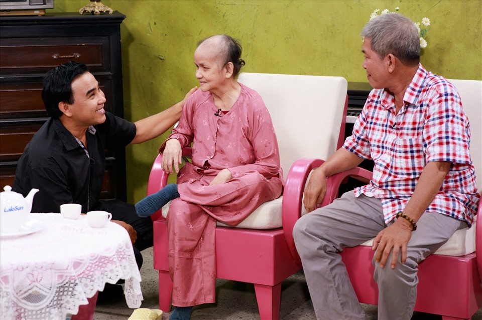 Quyền Linh và những lần 'bỏ lơ' kịch bản để giúp đỡ nhân vật có hoàn cảnh khó khăn Quyền Linh và những lần 'bỏ lơ' kịch bản để giúp đỡ nhân vật có hoàn cảnh khó khăn