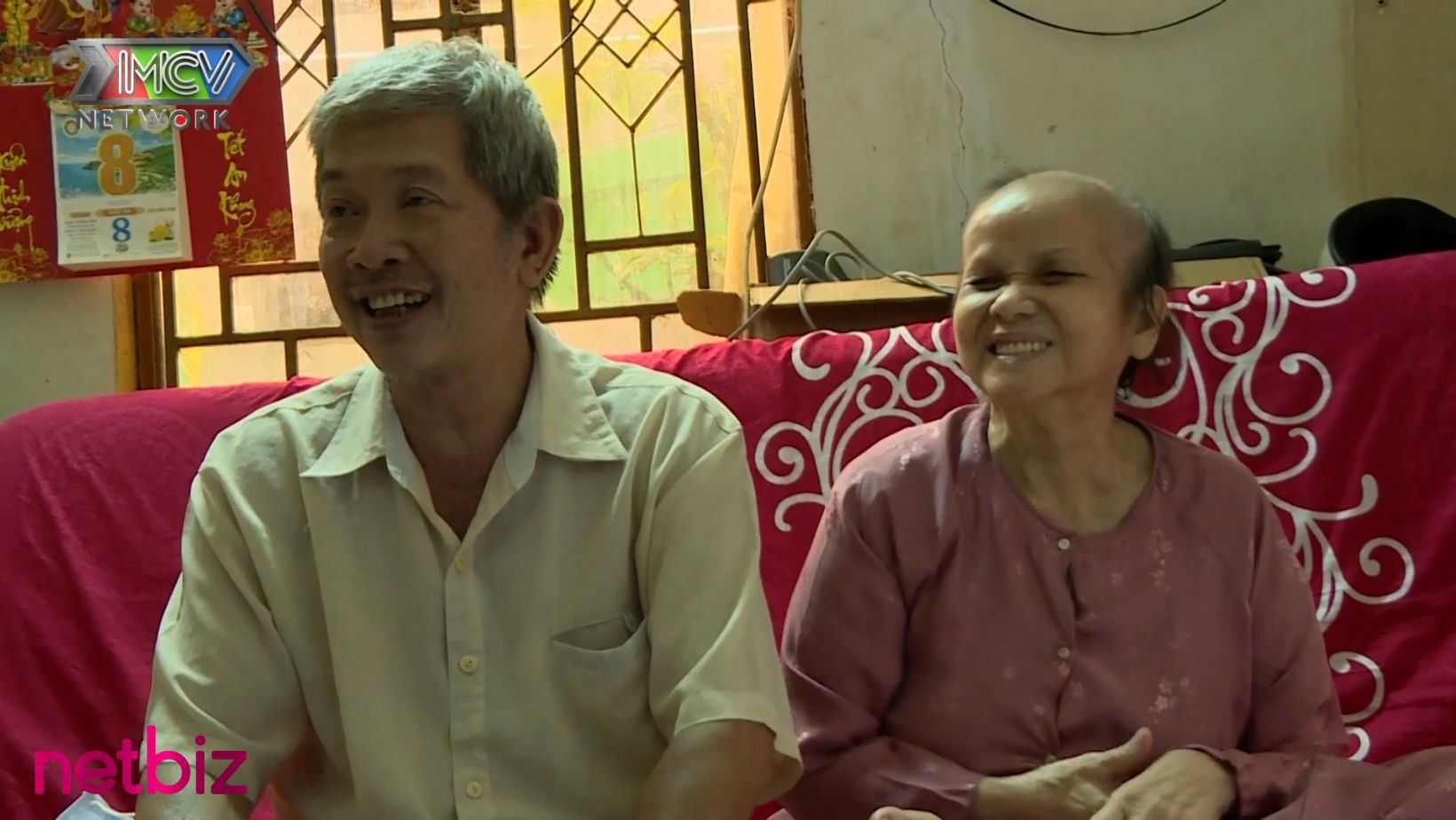 Điều ước giản dị của ông lão bán vé số nuôi vợ nhũn não