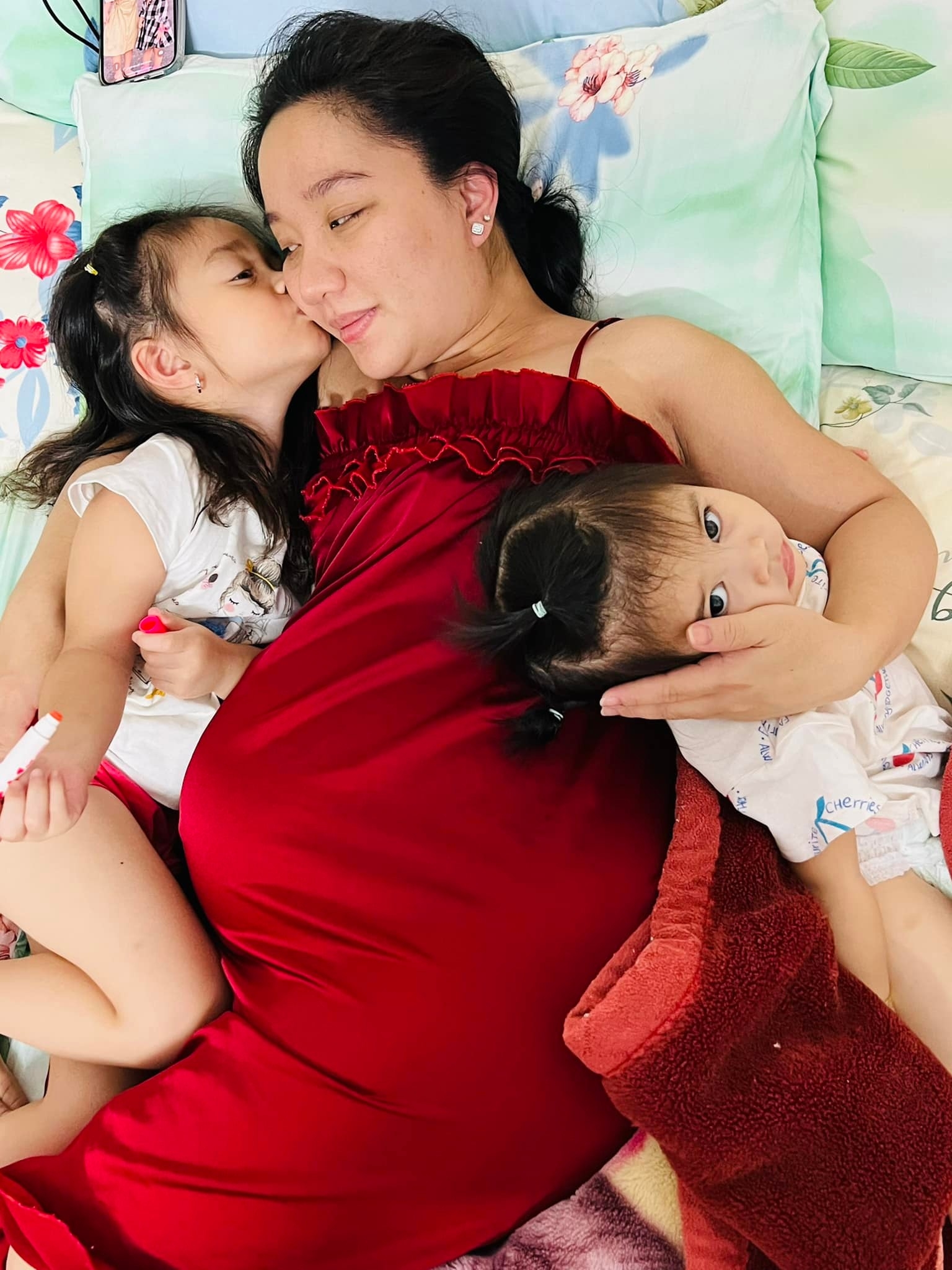 Lê Dương Bảo Lâm nói lời yêu thương dành cho bà xã khi đón con thứ 3 vừa chào đời Lê Dương Bảo Lâm nói lời yêu thương dành cho bà xã khi đón con thứ 3 vừa chào đời