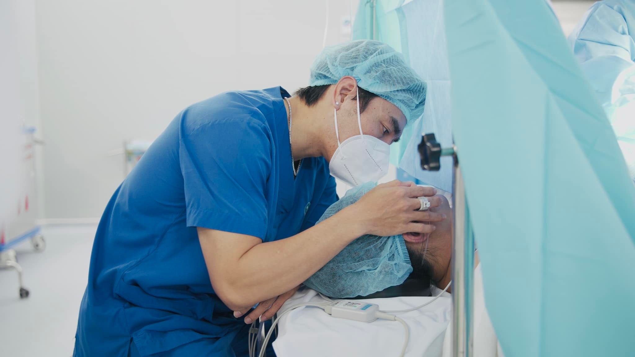 Lê Dương Bảo Lâm nói lời yêu thương dành cho bà xã khi đón con thứ 3 vừa chào đời Lê Dương Bảo Lâm nói lời yêu thương dành cho bà xã khi đón con thứ 3 vừa chào đời