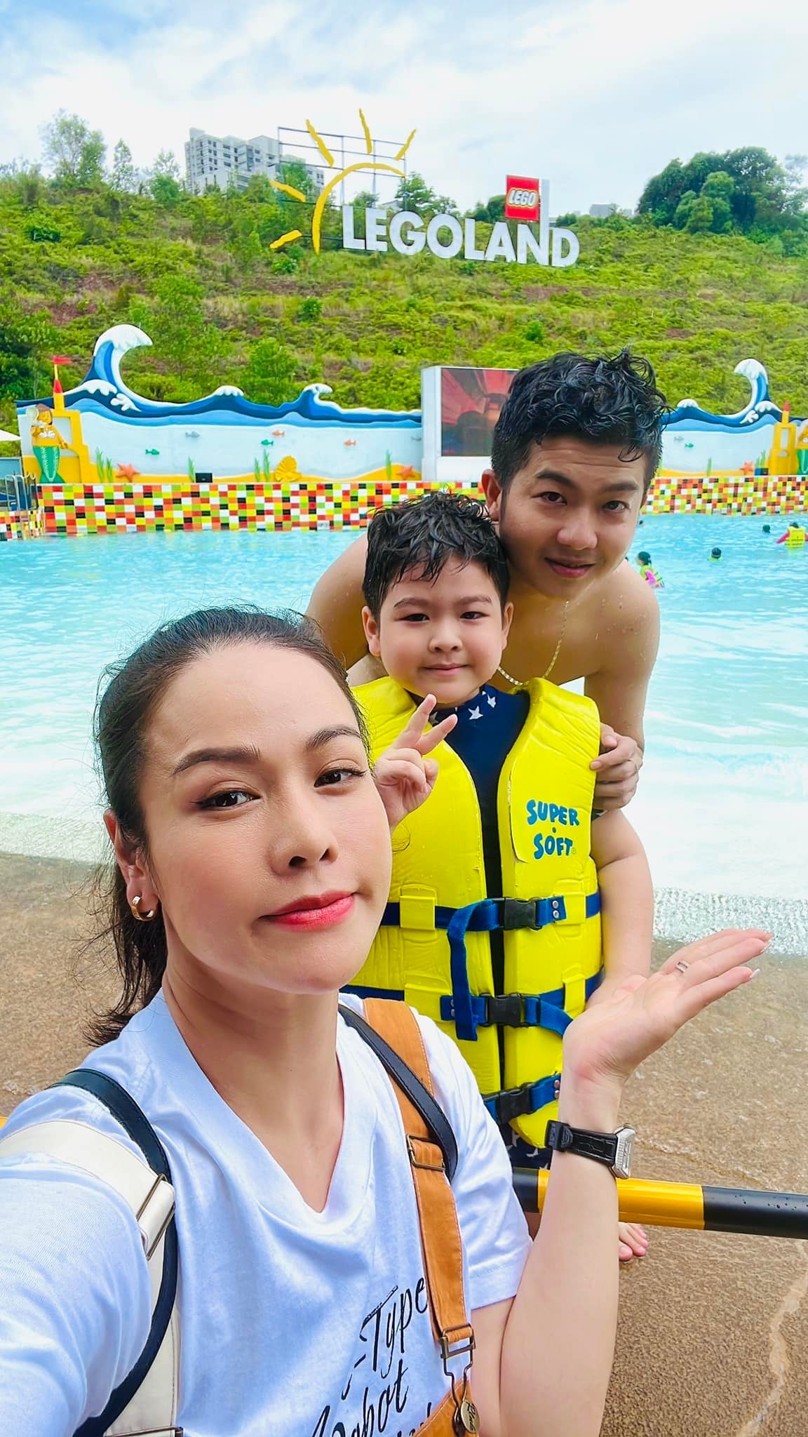 Nhật Kim Anh 'tái hợp' chồng cũ đưa con trai đi du lịch nước ngoài Nhật Kim Anh 'tái hợp' chồng cũ đưa con trai đi du lịch nước ngoài