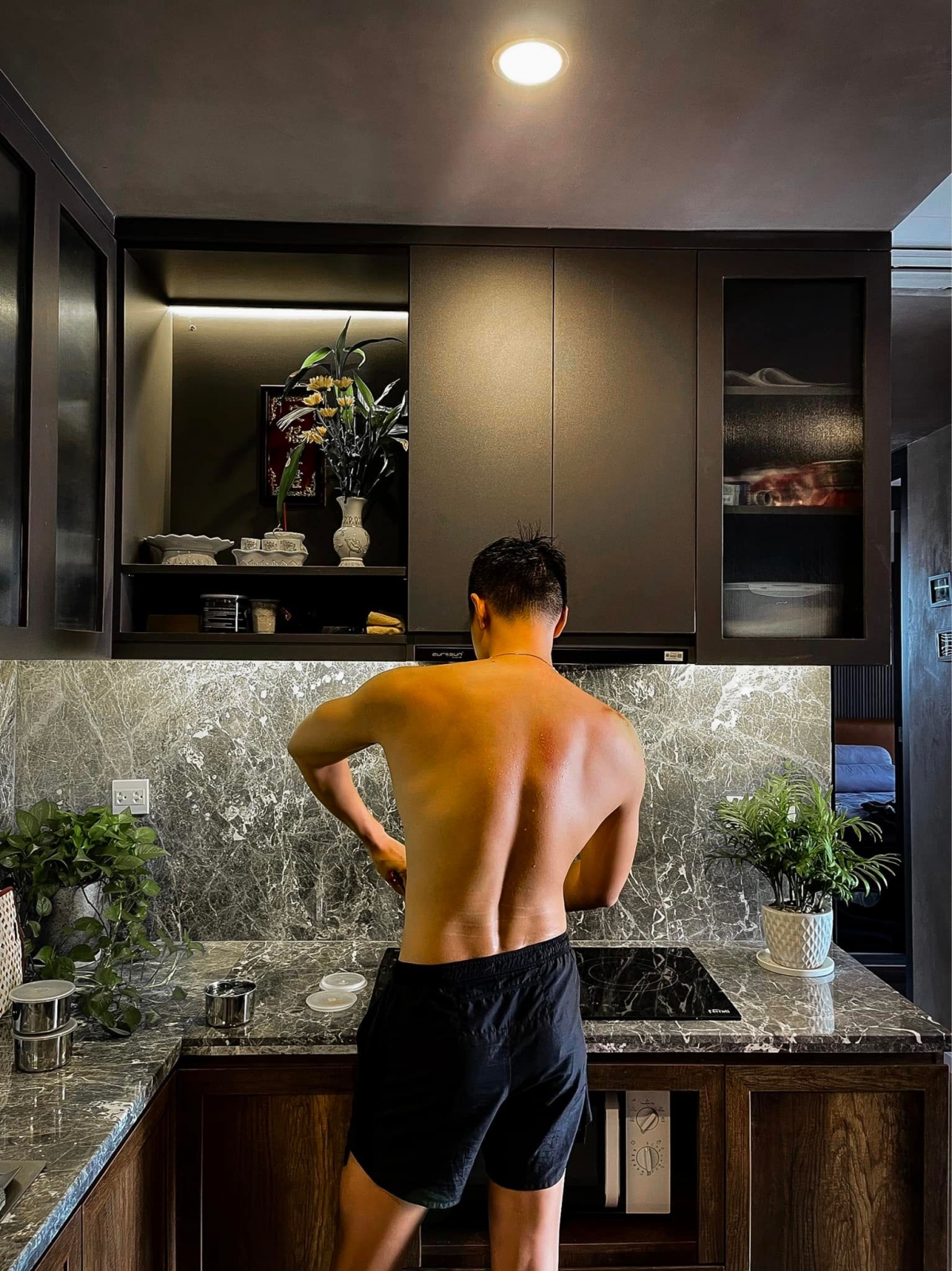 Chàng LGBT sở hữu nhà riêng ở tuổi 30 nhờ mang cơm hộp đi làm Chàng LGBT sở hữu nhà riêng ở tuổi 30 nhờ mang cơm hộp đi làm