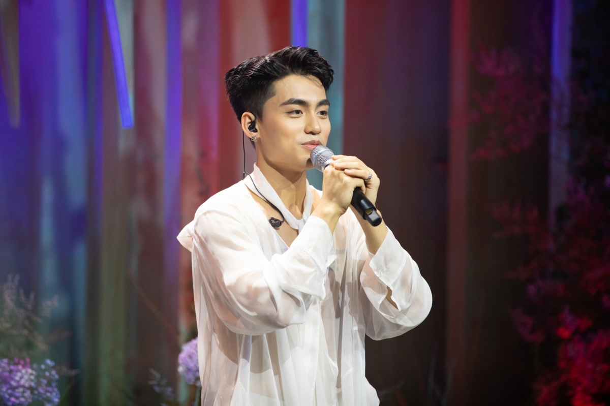 MONO - em trai Sơn Tùng debut, fan đồng loạt lên tiếng: 'Trăm góc mặt đều giống Lê Dương Bảo Lâm'