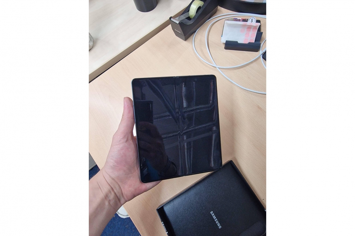 Xuất hiện hình ảnh trên tay của Samsung Galaxy Z Fold4 và Z Flip4 trước ngày ra mắt