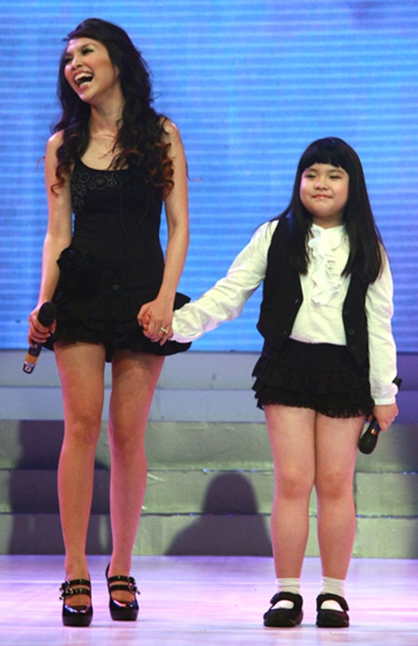 Con gái Hiền Thục ngày càng xinh đẹp, duyên dáng khác hẳn hồi nhỏ mũm mĩm Con gái Hiền Thục ngày càng xinh đẹp, duyên dáng