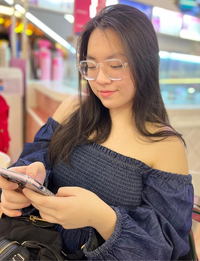 Con gái Hiền Thục ngày càng xinh đẹp, duyên dáng khác hẳn hồi nhỏ mũm mĩm Con gái Hiền Thục ngày càng xinh đẹp, duyên dáng