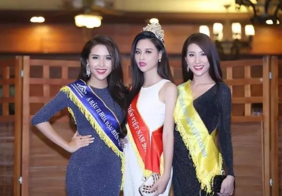 Á hậu biển Việt Nam Khánh Phương xuống tóc xuất gia trong 1 tháng
