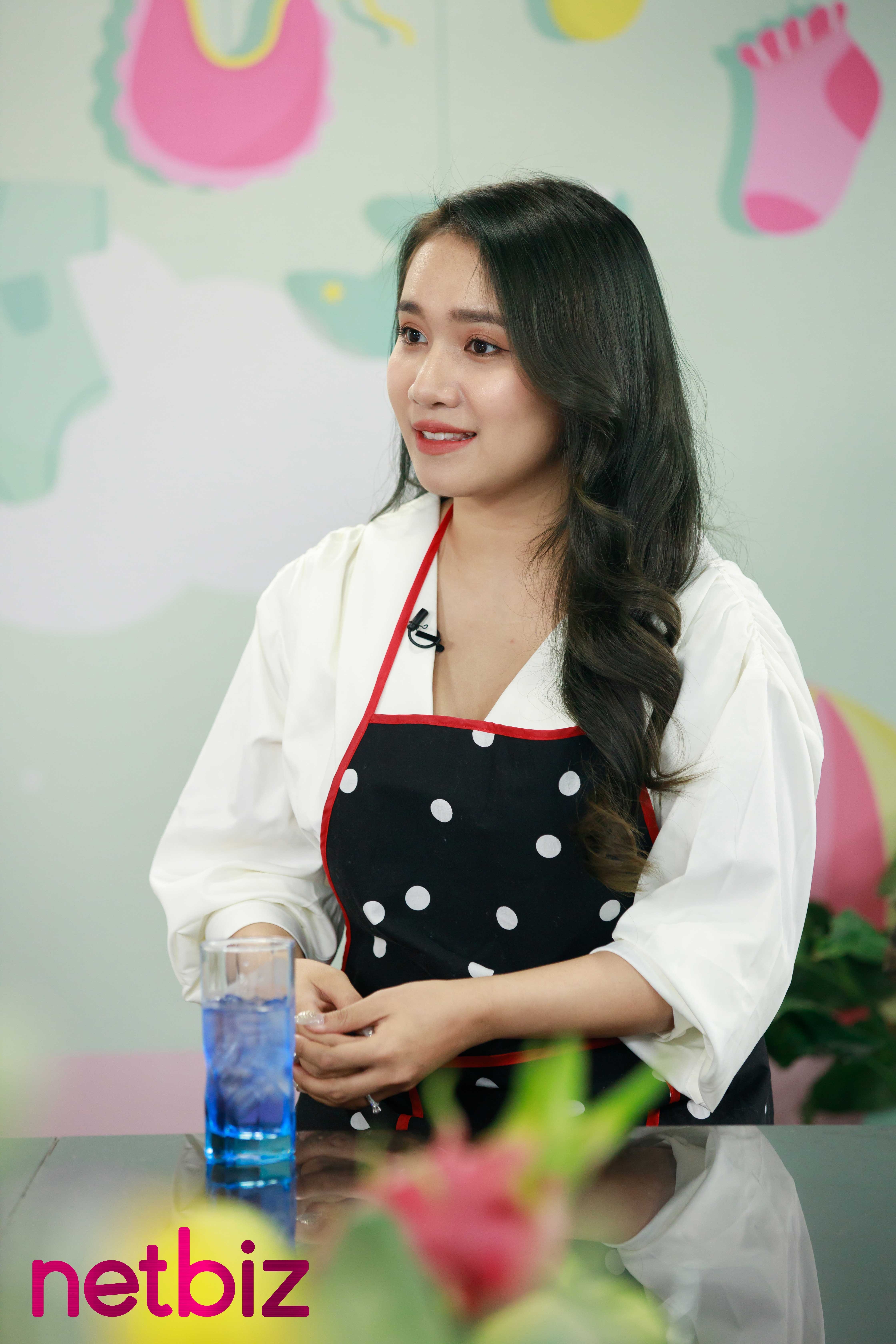 Ngọc Lan xúc động vì câu nói của vợ đạo diễn Võ Thanh Hoà khi biết con có nguy cơ bị bệnh down