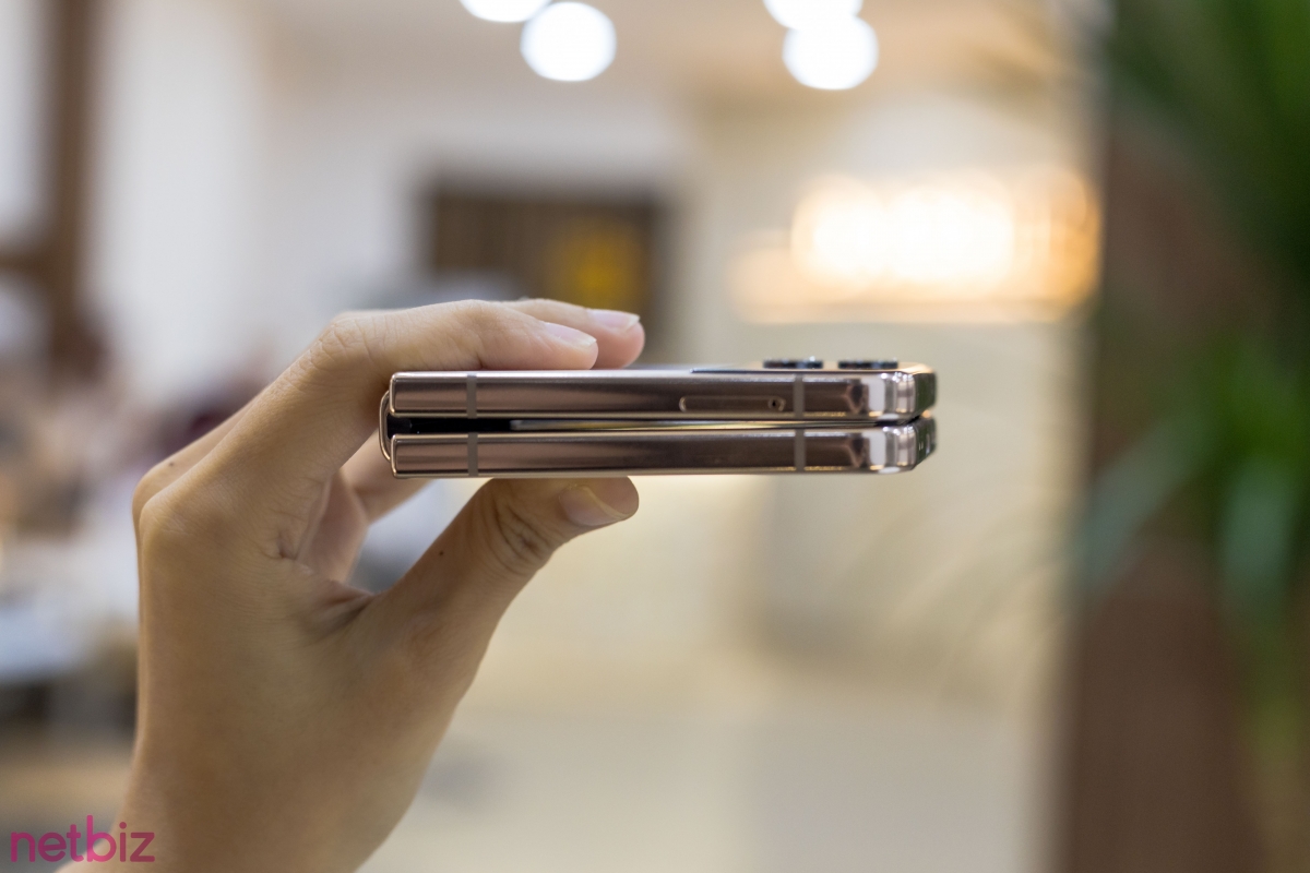 Đánh giá Samsung Galaxy Z Flip4: Món 'trang sức' công nghệ nức lòng hội chị em
