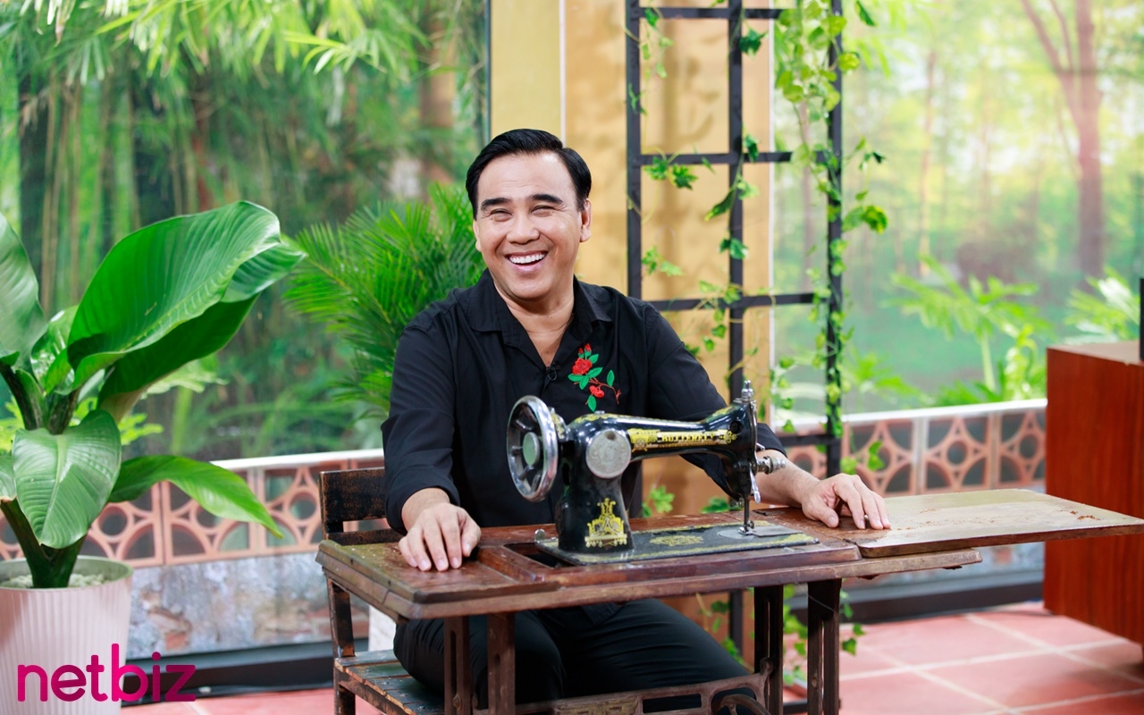 MC Quyền Linh: 'Trung thu ngày nhỏ chỉ có hai mẹ con cùng bóng đêm miền quê nhưng ấm áp'