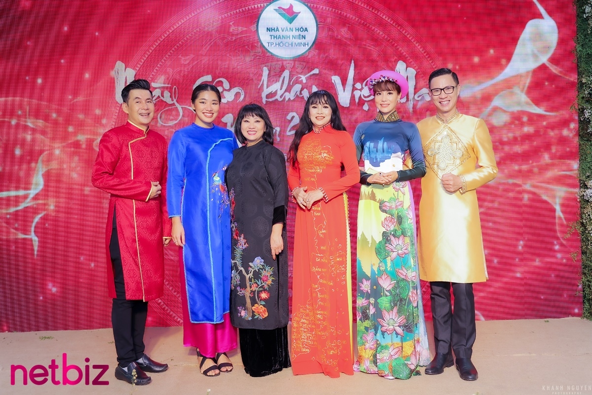 Dàn nghệ sĩ hội ngộ dâng hương kính mừng ngày giỗ Tổ Sân khấu Việt Nam