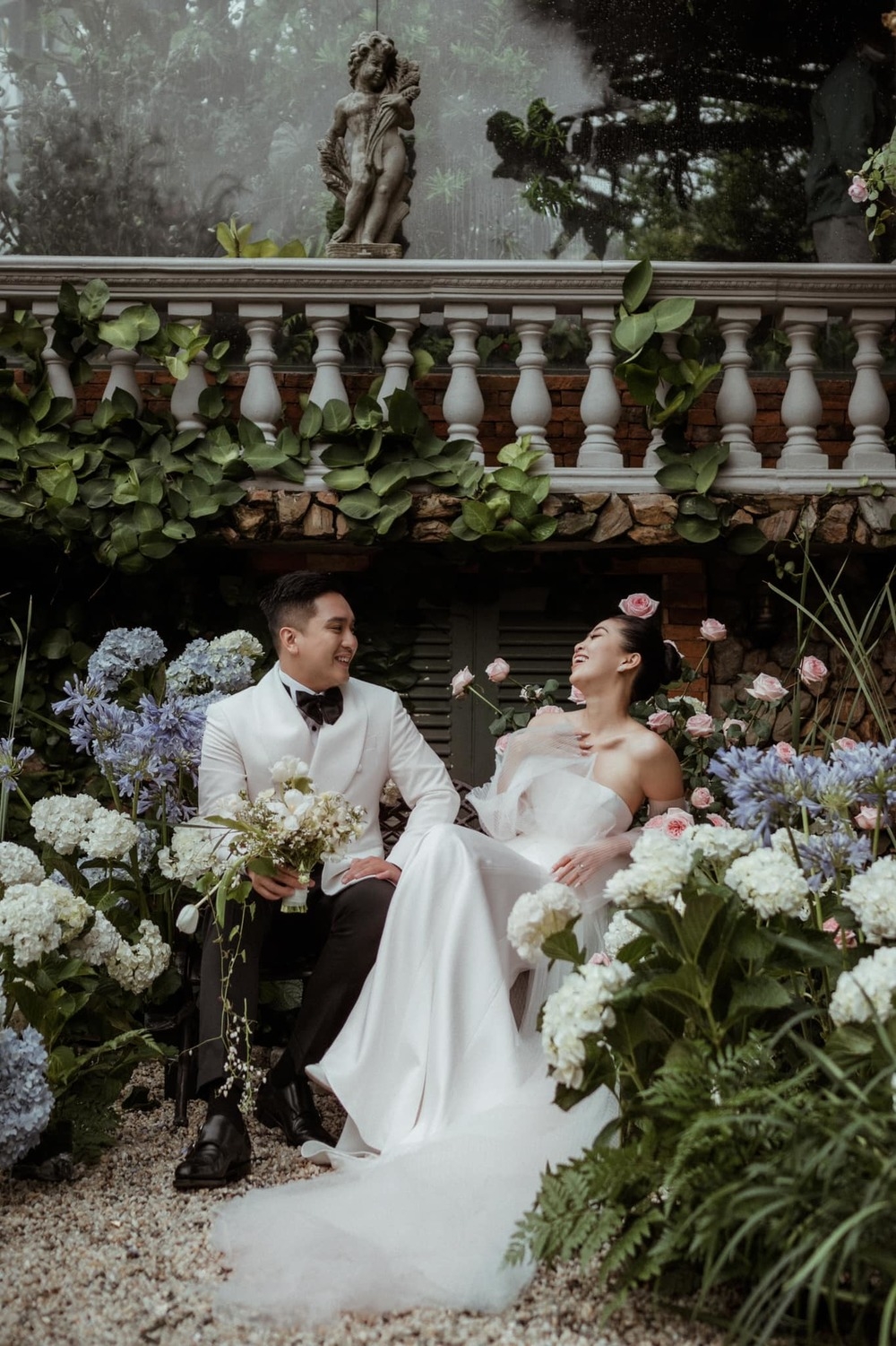 Đám cưới Liêu Hà Trinh: Trùng ngày cưới với cặp Tú – Nhi, thiệp ...