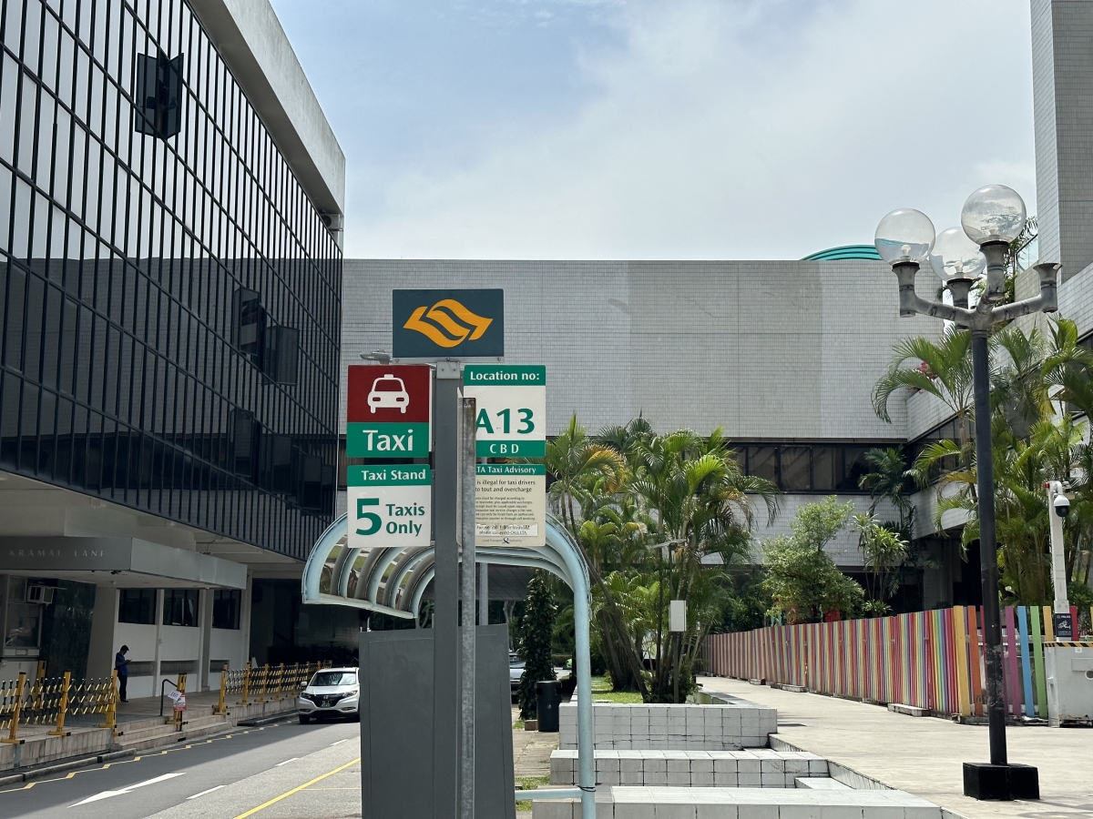 'Đập hộp' iPhone 14 Pro tại Singapore: Liệu có xứng đáng để đợi chờ?