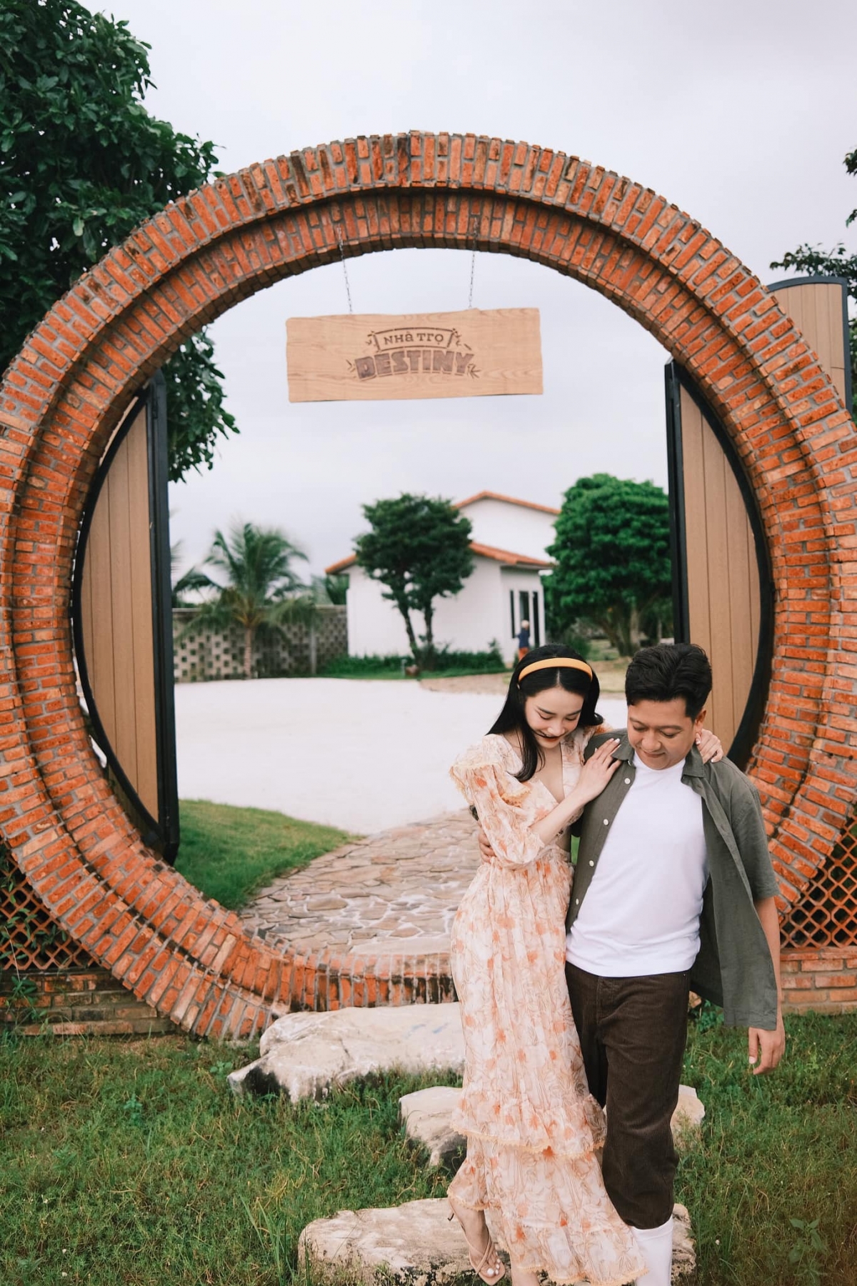 Trường Giang – Nhã Phương tung bộ ảnh ngọt ngào kỷ niệm 4 năm ngày cưới