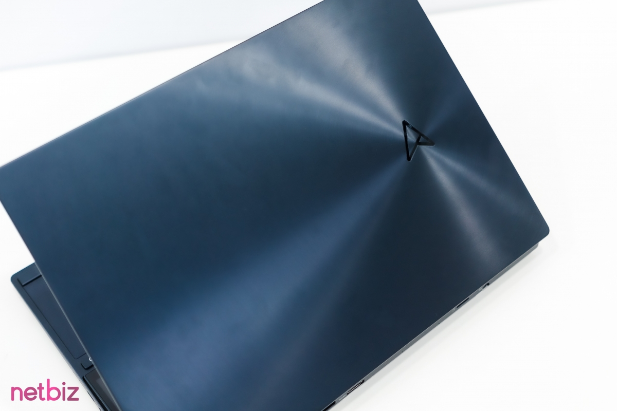 ASUS Zenbook Pro 14 Duo OLED: Laptop 2 màn hình thế hệ mới với thiết kế độc đáo