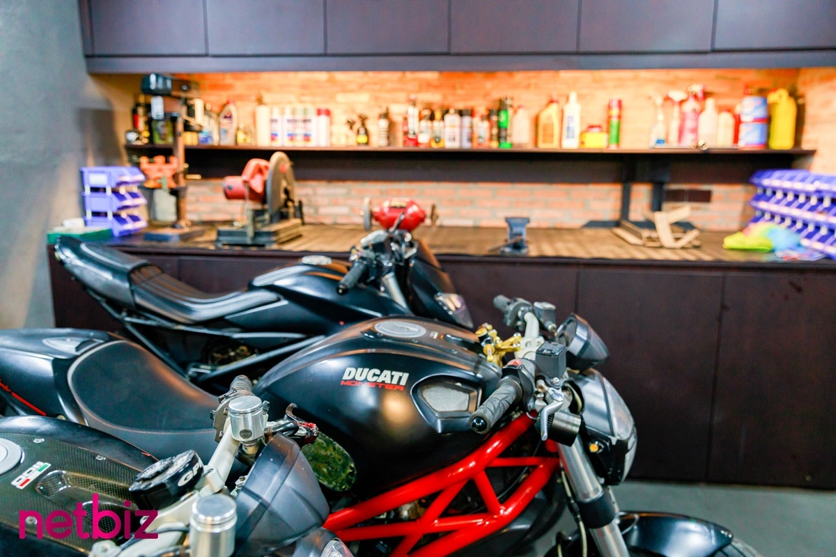 Khám phá võ đường Liên Phong và dàn moto 'đỉnh cao' của Johnny Trí Nguyễn Johnny Trí Nguyễn sống trong căn nhà lá nhưng lại có bộ sưu tập ít ai ngờ tới