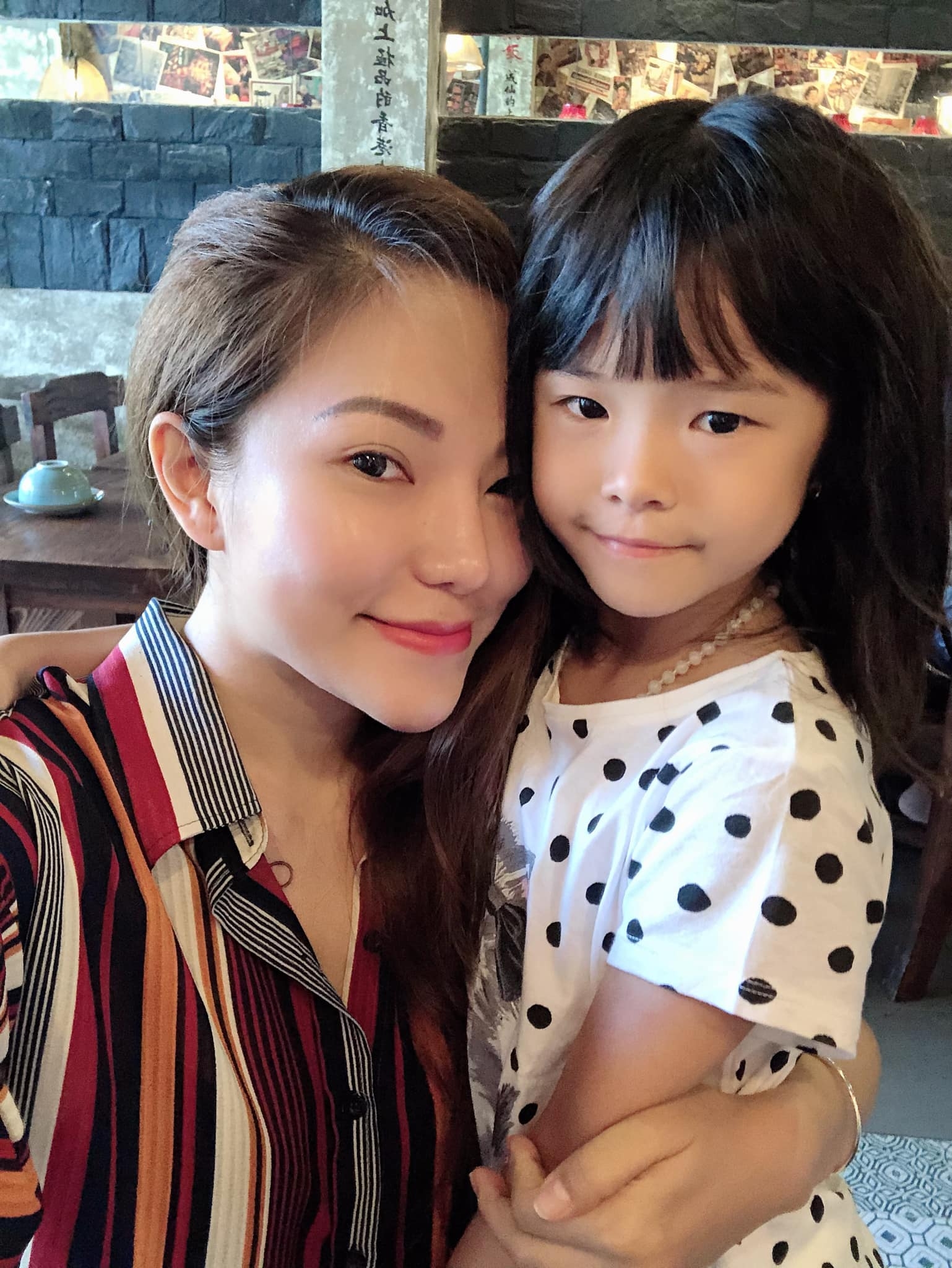 Sau 1 tháng ở cữ, mẹ bỉm 21 tuổi Lý Phương Châu phải đi làm ngay vì áp lực kinh tế