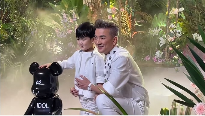 Xuân Lan từng là người 'môi giới' đi xin sữa cho con trai Đàm Vĩnh Hưng