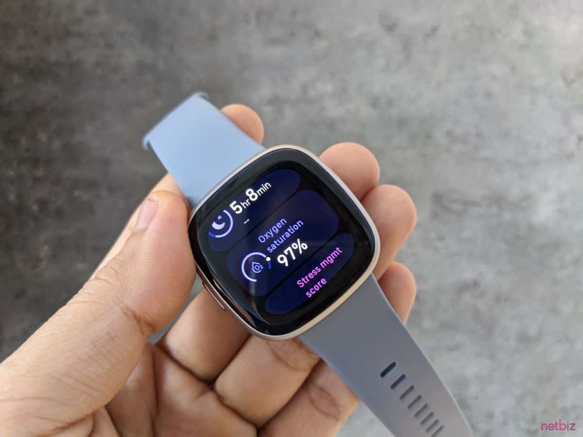 Trên tay đồng hồ Fitbit Versa 4: Nhẹ nhàng, thanh lịch, nhiều tính năng hay Trên tay đồng hồ Fitbit Versa 4: Nhẹ nhàng, thanh lịch, nhiều tính năng hay