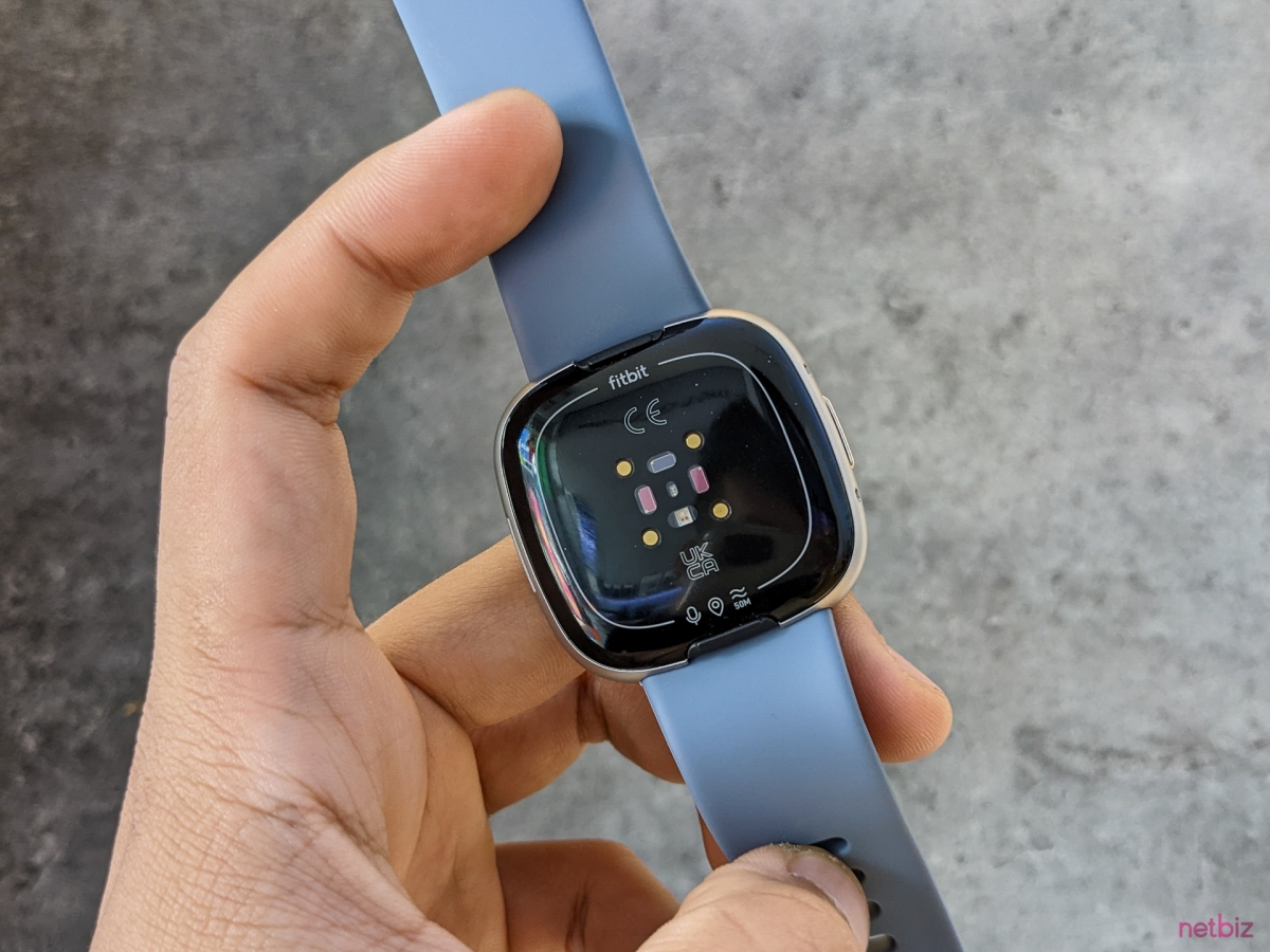 Trên tay đồng hồ Fitbit Versa 4: Nhẹ nhàng, thanh lịch, nhiều tính năng hay Trên tay đồng hồ Fitbit Versa 4: Nhẹ nhàng, thanh lịch, nhiều tính năng hay