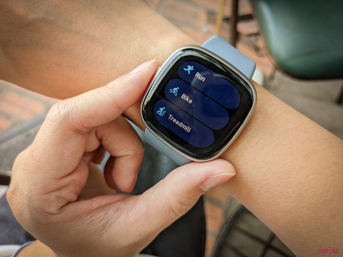 Trên tay đồng hồ Fitbit Versa 4: Nhẹ nhàng, thanh lịch, nhiều tính năng hay