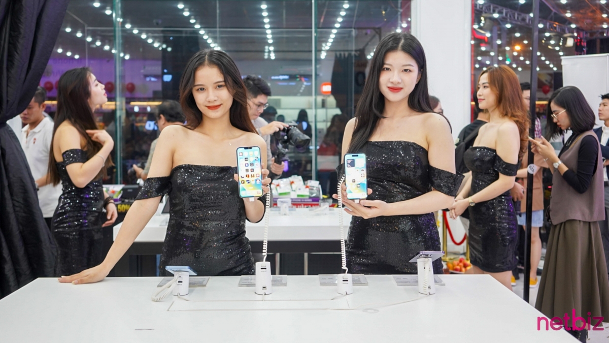 Toàn cảnh đêm 'giao thừa' mở bán iPhone 14 Series chính hãng tại Việt Nam